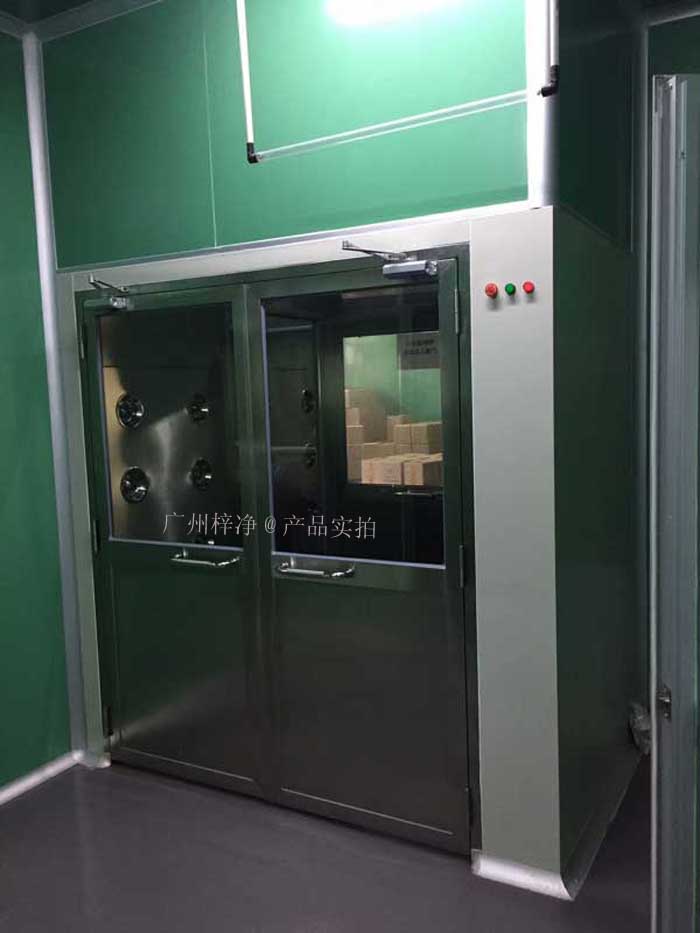 風淋室（又名空氣浴塵室、風淋房、風淋門、空氣吹淋室、AIR SHOWER，風淋設備，風淋機之類）