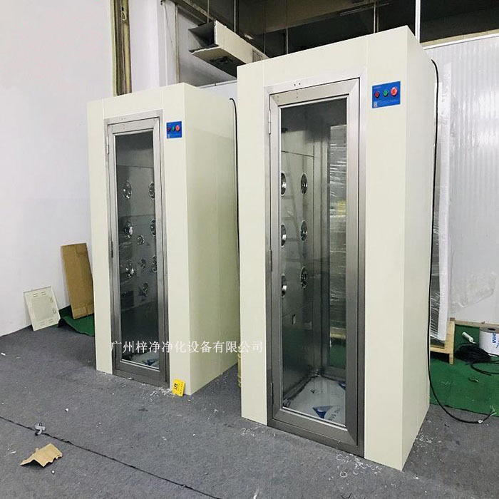 風(fēng)淋室通道是潔凈室、實(shí)驗(yàn)室中必不可少的潔凈配套設(shè)備