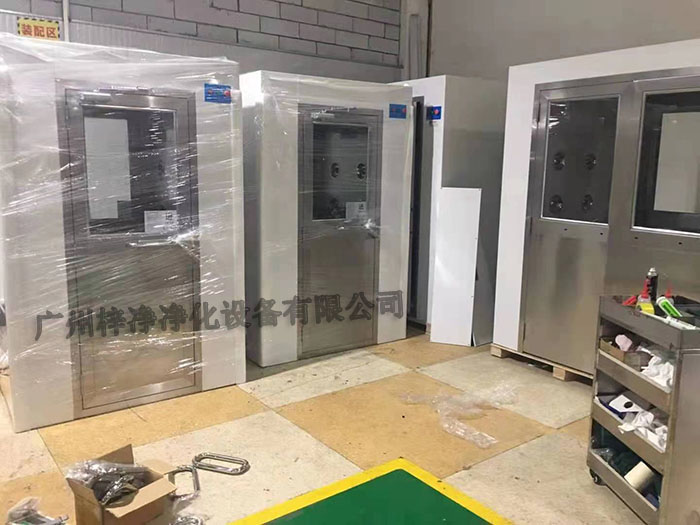 風淋室作為一種重要的凈化設備，廣泛應用于無塵室、電子、制藥等行業。