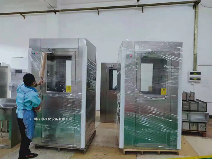 風(fēng)淋室作為一種重要的潔凈室設(shè)備在運(yùn)輸前,應(yīng)對(duì)風(fēng)淋室進(jìn)行徹底的清潔和檢查,確保無損壞。 風(fēng)淋室作為一種重要的潔凈室設(shè)備在運(yùn)輸前,應(yīng)對(duì)風(fēng)淋室進(jìn)行徹底的清潔和檢查,確保無損壞。