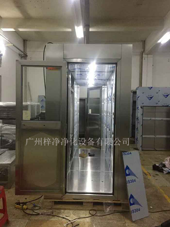 首先檢查風淋室的電源是否接通 首先檢查風淋室的電源是否接通