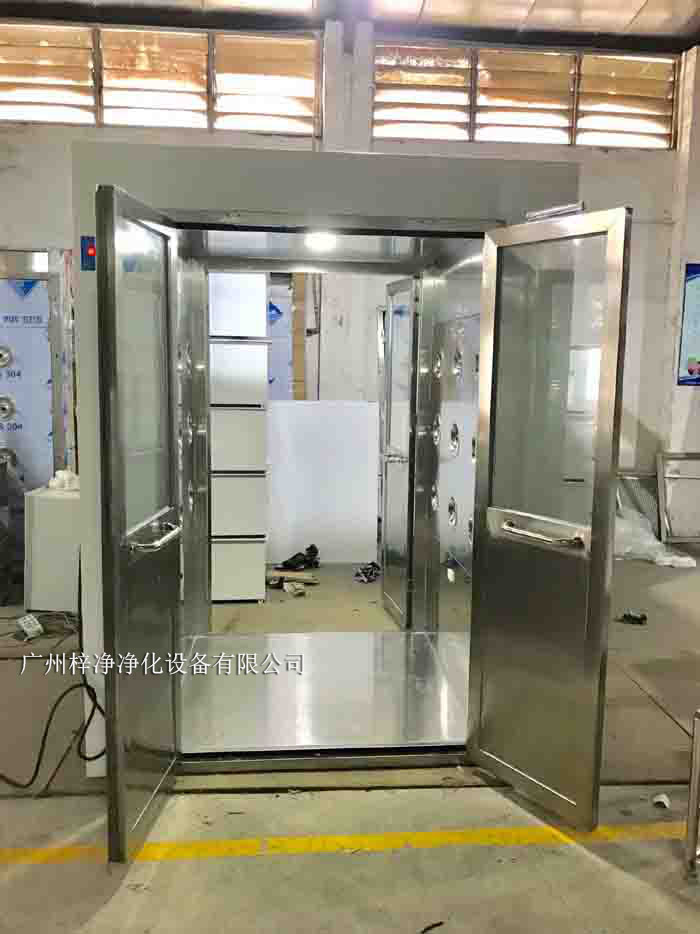 風(fēng)淋室的吹淋時(shí)間通常在15-30秒之間 風(fēng)淋室的吹淋時(shí)間通常在15-30秒之間