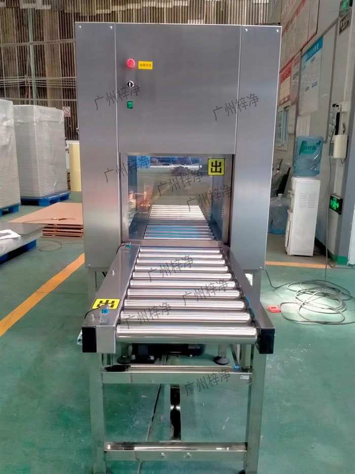 輸送線風(fēng)淋傳遞窗與輸送線貨淋室是潔凈室中用于物品傳遞和空氣凈化的關(guān)鍵設(shè)備。 輸送線風(fēng)淋傳遞窗與輸送線貨淋室是潔凈室中用于物品傳遞和空氣凈化的關(guān)鍵設(shè)備。