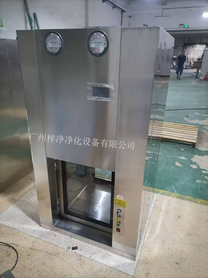 傳遞窗是一種用于潔凈室內部或潔凈室與外界之間傳遞物品的設備，可以防止外部污染進入潔凈室。