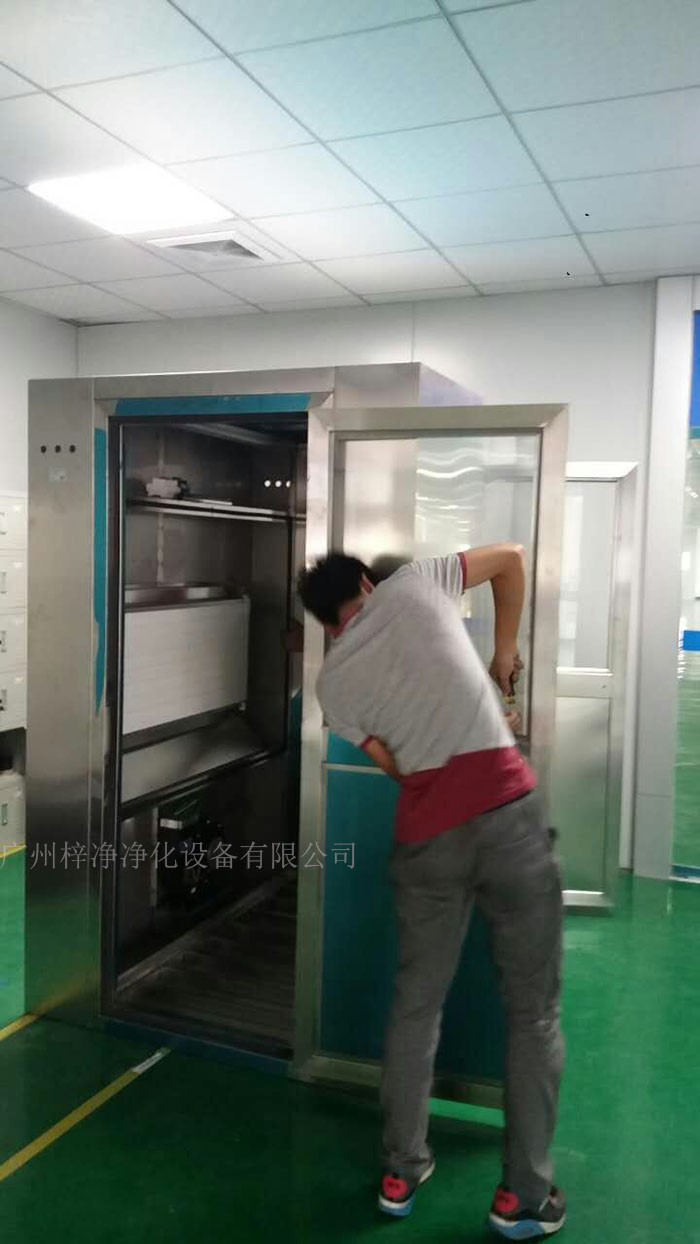 在計劃安裝風淋室的位置用粉筆或標記筆進行清晰標記 在計劃安裝風淋室的位置用粉筆或標記筆進行清晰標記