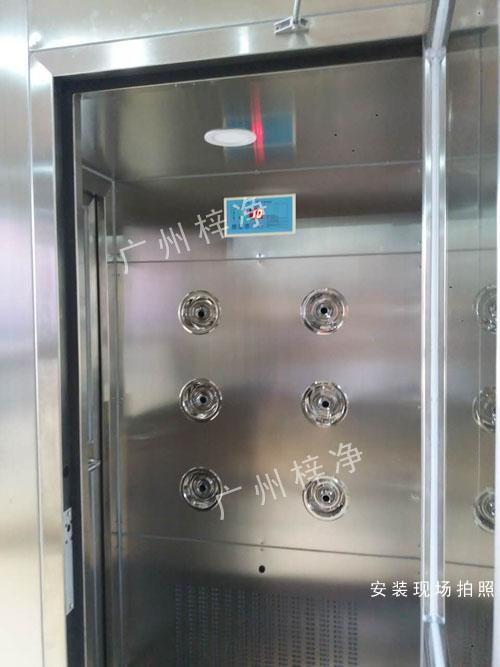 昆明卷煙廠非標(biāo)準(zhǔn)風(fēng)淋門定做圖片 昆明卷煙廠非標(biāo)準(zhǔn)風(fēng)淋門定做圖片